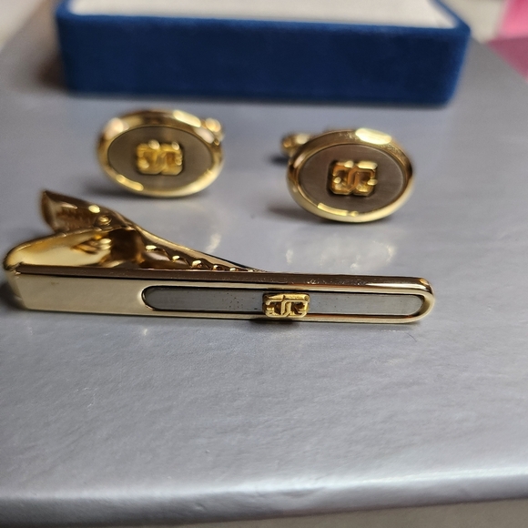 Givenchy set of cufflinks and Clip-on tie - Picture 8 of 12